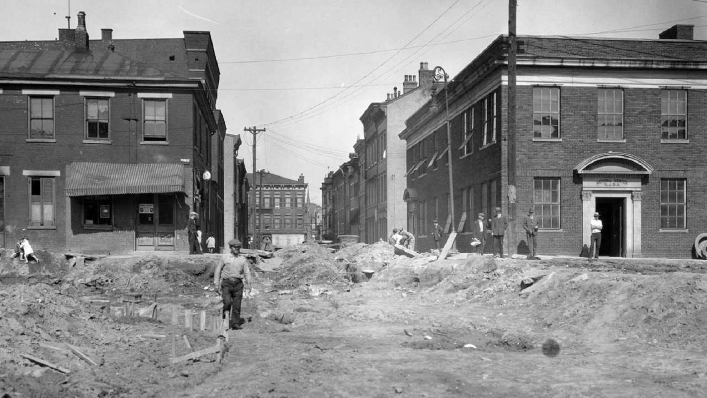 The right corner building on Central Parkway and 15th was the United Jewish Social Agencies. Central Parkway is under construction in this photo, taken in 1927.